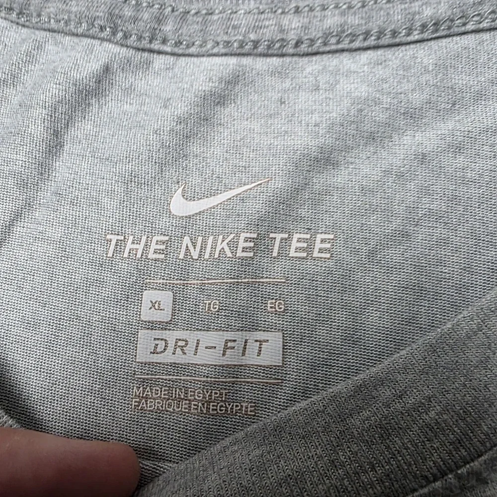 Nike Logo T Shirt Mens XL Gray Dri Fit Camo Spellout Logo Short Sleeve Athletic
